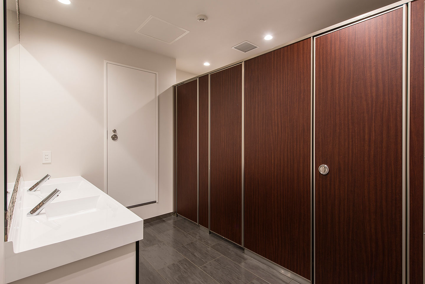 【美品】初版「進化する」日本のトイレ空間デザイン 2 本 進化する」日本のトイレ空間デザイン 2 (alpha books) |本