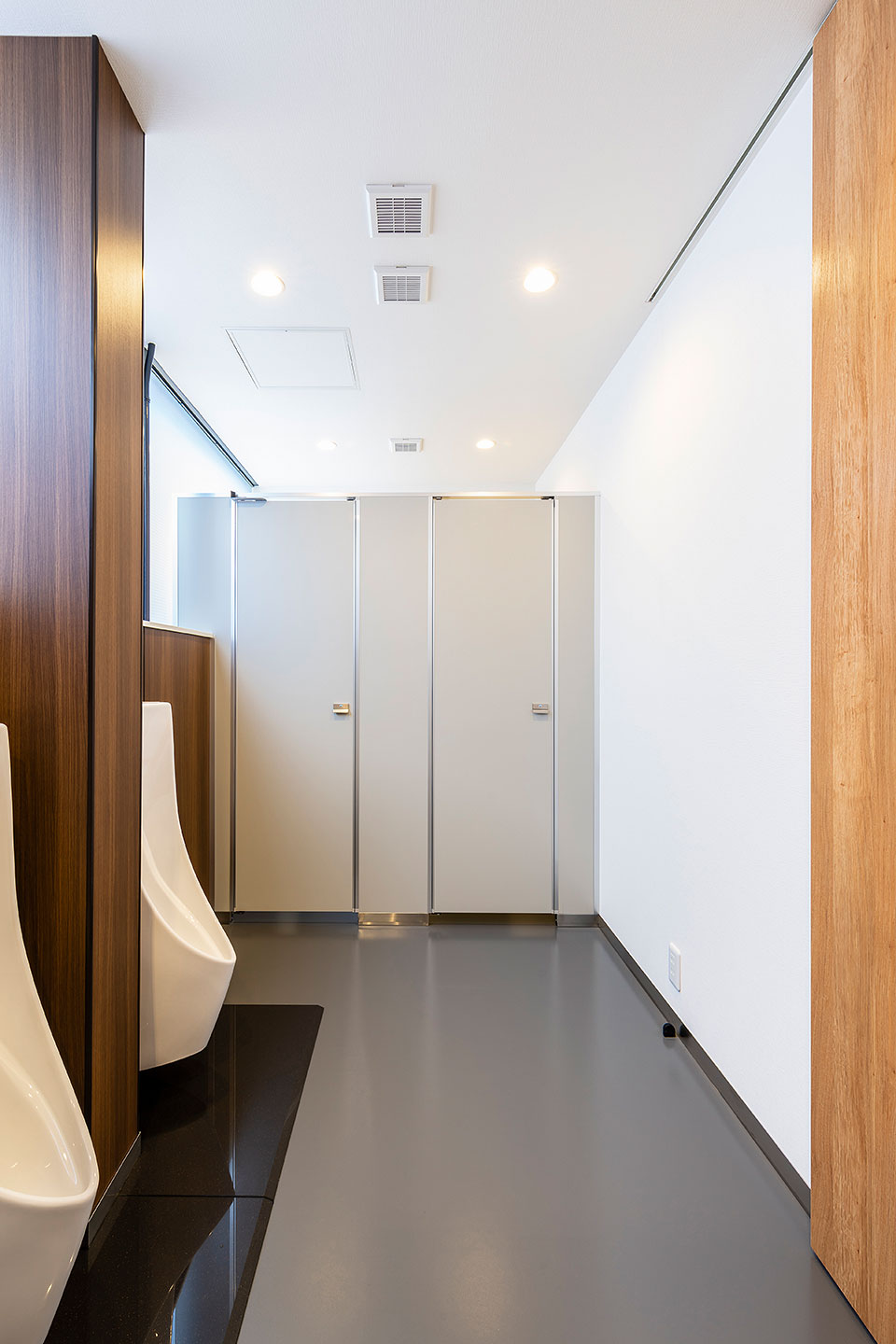 WORKS 施工事例: KAMIYA 伊勢原工場 男子トイレ改修工事 | Arco